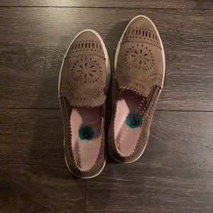 Women’s shoes, Size 8 but fit like a 7.5